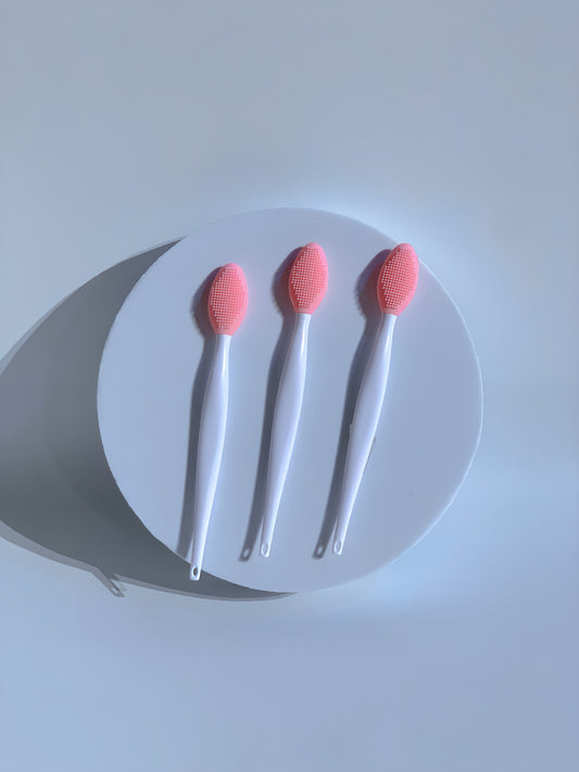 Lip brush